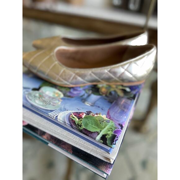 Bruno Magli Women's Bianca Quilted Gold Flats Size 37 - Picture 7 of 10